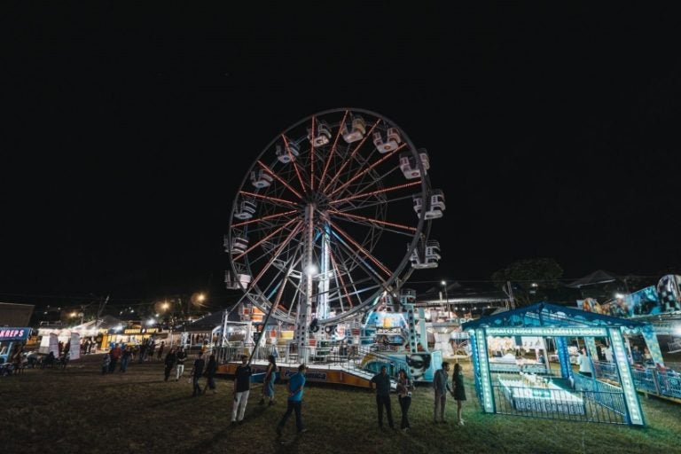 Parque de diversão na Expo Umuarama abre às 16h deste domingo.