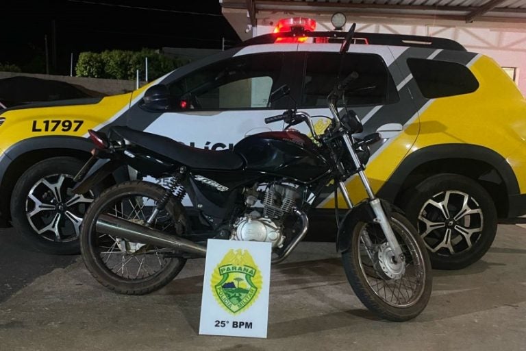 Motocicleta furtada em Iporã encontrada em estado de abandono.