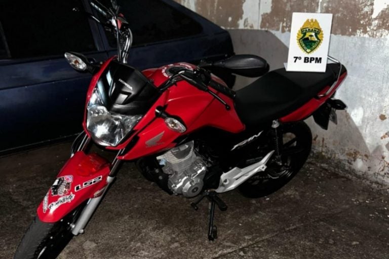 Motocicleta é apreendida em Mariluz por escapamento irregular.