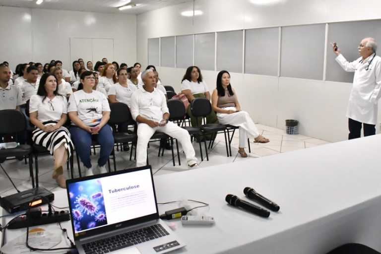 Alunos de Enfermagem: a palestra abordou os principais aspectos da tuberculose, doença infectocontagiosa que afeta os pulmões e outros órgãos.