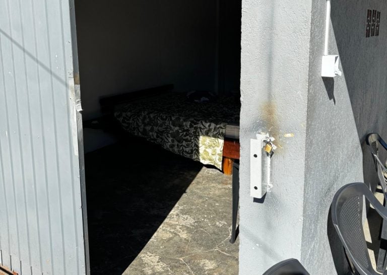 A Polícia Civil do Paraná (PCPR), em parceria com a Vigilância Sanitária, realizou uma operação nesta segunda-feira (24) e resgatou cinco mulheres mantidas em condições degradantes em uma clínica de reabilitação em Antonina, no Litoral do Estado.