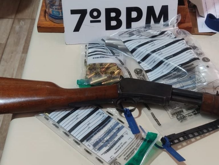 ação conjunta das polícias de Moreira Sales e do CPU (Comando de Policiamento da Região) resultou na apreensão de um arsenal durante o cumprimento de mandado de busca e apreensão