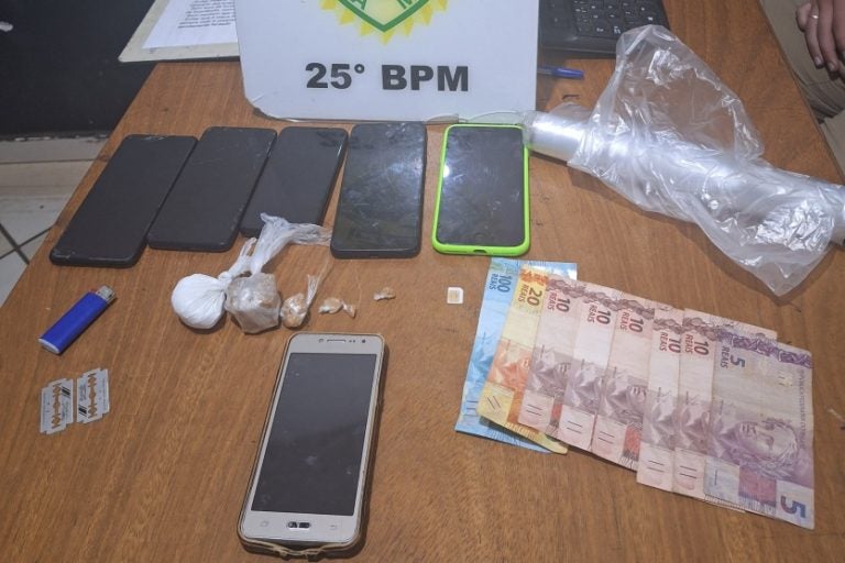 Casal: Duas pessoas foram presas por tráfico de drogas em Umuarama