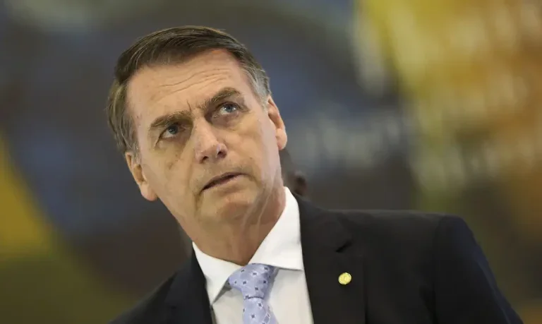 O ex-presidente Jair Bolsonaro (PL) confirmou, na noite desta quinta-feira (27), que visitará o Paraná na próxima sexta-feira (4 de abril).