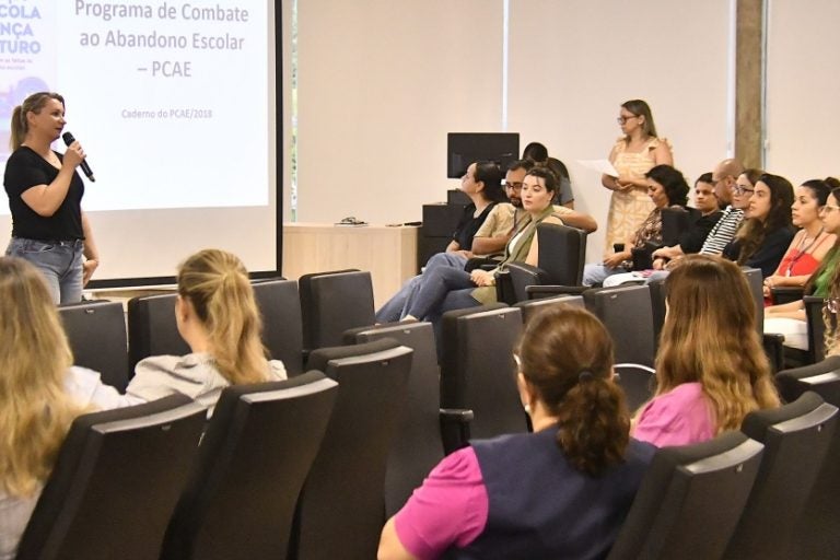 Educação: a proposta é criar fluxos eficazes para identificar e atender alunos em risco de abandono.