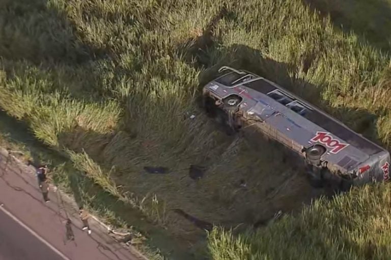Ônibus: O acidente aconteceu às 3h20 no quilômetro 98, sentido São Paulo.