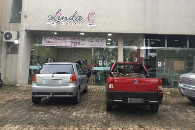 Vagas de Trabalho em Umuarama: a Loja Linda C está contratando vendedor(a). A vaga é destinada a candidatos com mais de 18 anos.