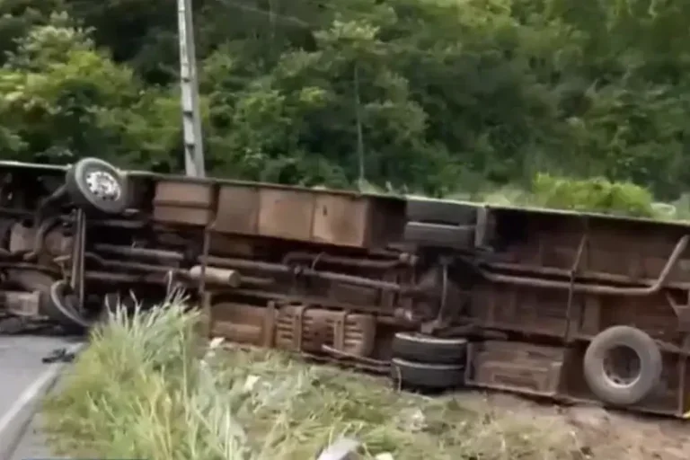 Acidente com ônibus: as autoridades abriram investigação para apurar as causas do acidente