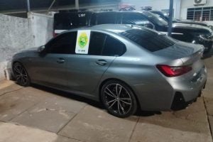 BMW roubada em Maringá: o veículo havia sido roubado durante uma falsa negociação de venda.