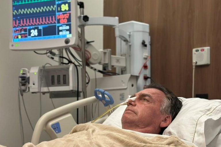 Bolsonaro: Na publicação, o ex-presidente ressaltou que o procedimento foi o mais invasivo entre as cirurgias .
