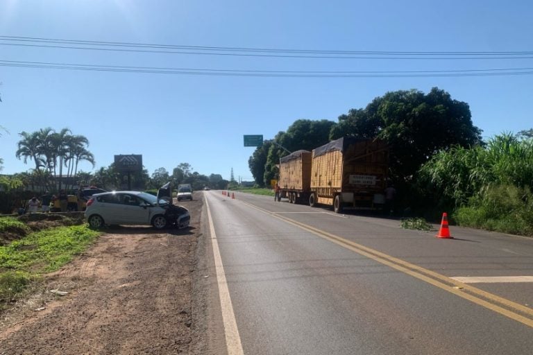 Caminhão parado: o acidente aconteceu na terceira faixa da rodovia, no sentido Cianorte–Jussara.