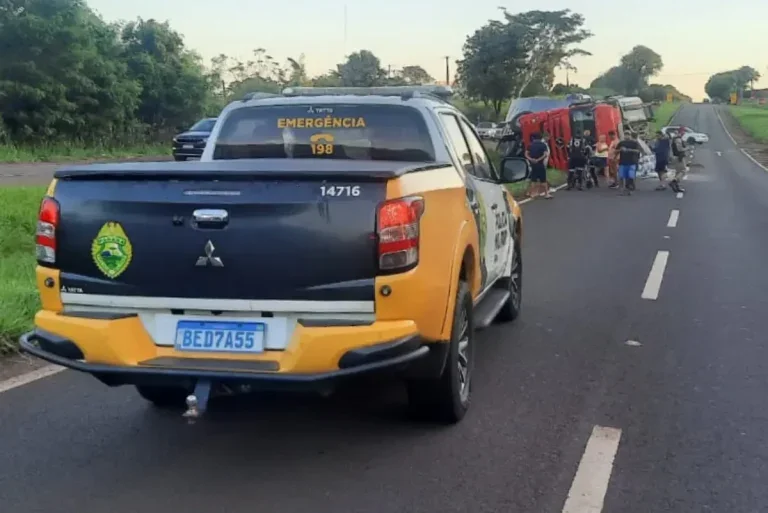 Caminhões Colidem Durante Ultrapassagem E Um Motorista Fica Ferido Na Pr 317