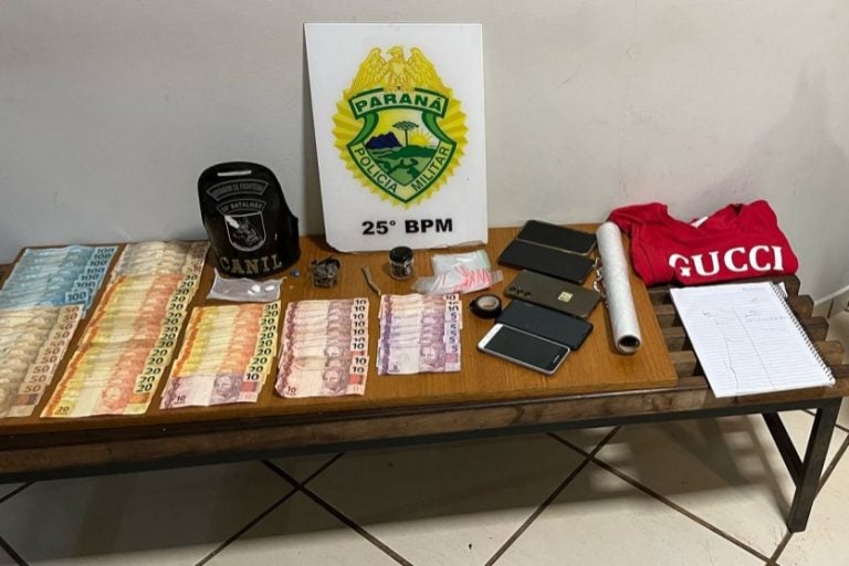 Casal é preso por tráfico: a prisão aconteceu após tentativa de fuga durante uma abordagem policial.