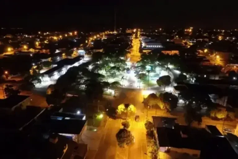 Casal é rendido: após o roubo, o criminoso fugiu em direção ao centro da cidade, deixando o casal em choque.