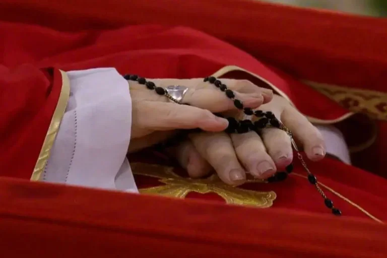 Cerimônia Discreta Marca Sepultamento Do Papa Francisco Neste Sábado