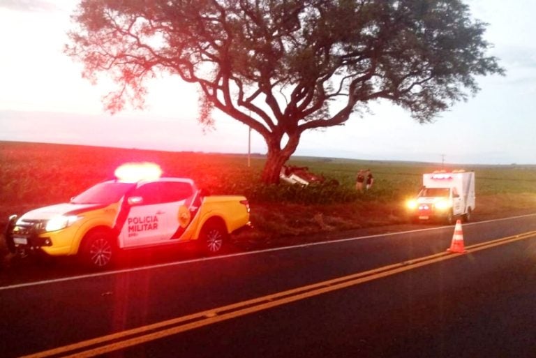 Condutor Morre Após Carro Capotar E Bater Em árvore Na Pr 323