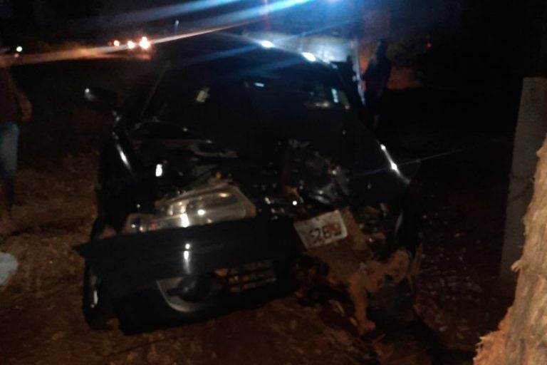 Condutora fica ferida: o acidente aconteceu no fim da tarde de sábado (19).