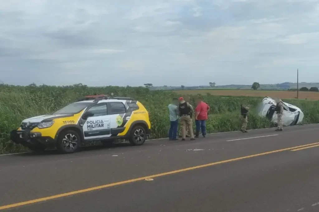 Condutora Fica Ferida Após Capotar Veículo Na Pr 323 2