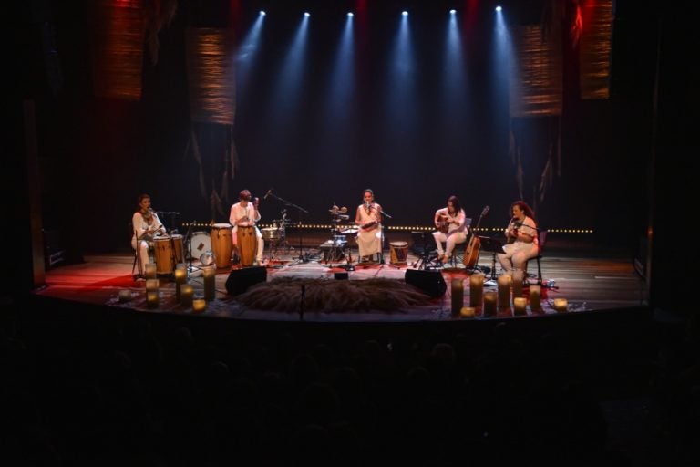 Grupo Brejeiras: o show mescla canções conhecidas com faixas menos populares do repertório da cantora.