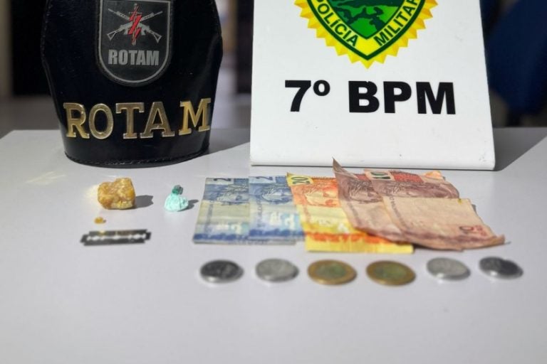 Jovem é preso: A prisão ocorreu durante patrulhamento da Rotam pelo bairro Alto da Glória.