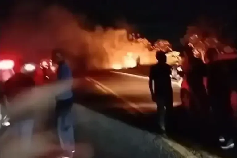 Mãe e três filhos: