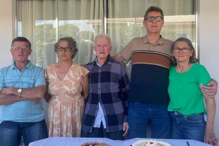 Morador de Umuarama celebra 98 anos: natural do interior de São Paulo, Antonio Colanzi mora há 66 anos na casa que construiu.
