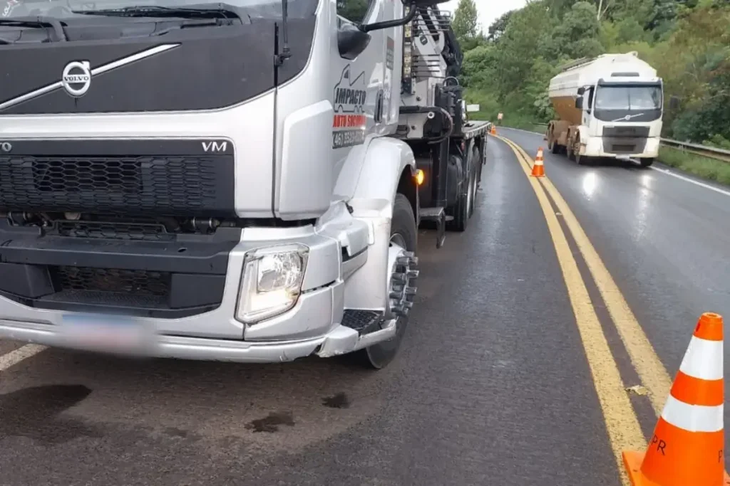 Motociclista Morre Após Colisão Com Caminhão Na Pr 180