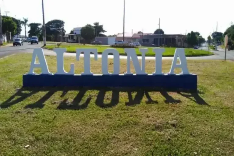 Mulher é assaltada: um dos criminosos portava uma faca e a utilizou para ameaçar a vítima