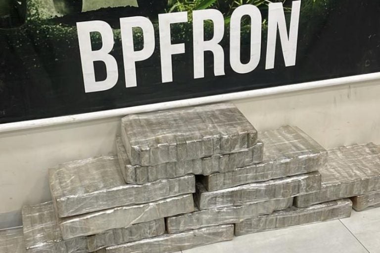 Operação Intercepta Comboio: Ao todo, 134 kg de entorpecentes foram apreendidos pelo BPFron com o apoio da Receita Federal.