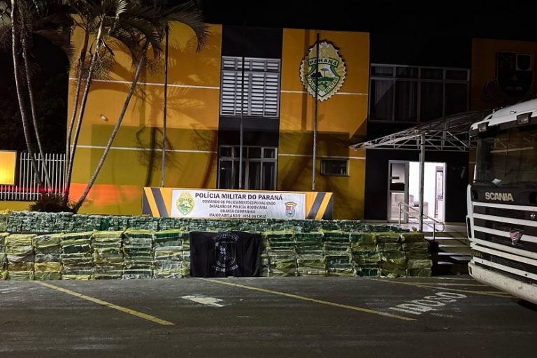 PM apreende caminhão: o prejuízo para o crime organizado foi de quase R$ 7,6 milhões