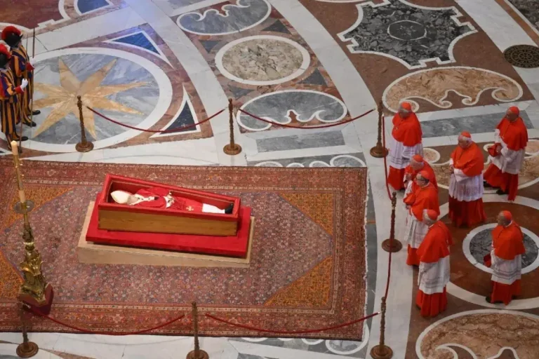 Papa Francisco Corpo Do Pontífice é Transferido à Basílica De São Pedro
