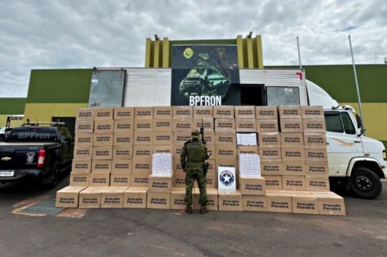 Perobal Bpfron Prende Condutor De Caminhão Cheio De Cigarros