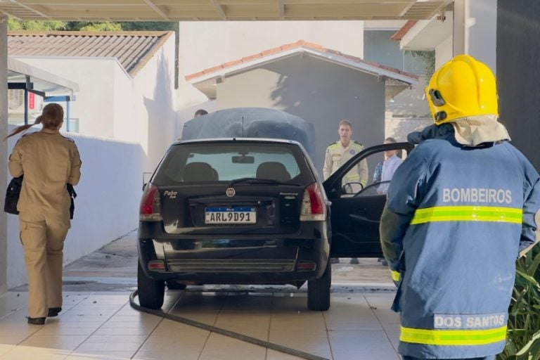 Princípio de incêndio: a ocorrência foi registrada em frente a uma clínica médica