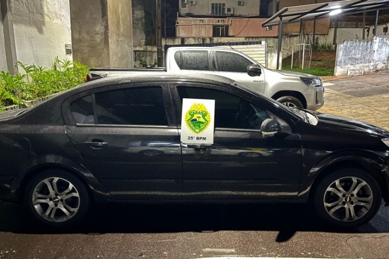 Suspeito de entregar drogas: A prisão ocorreu na noite deste domingo (27) após uma denúncia anônima.