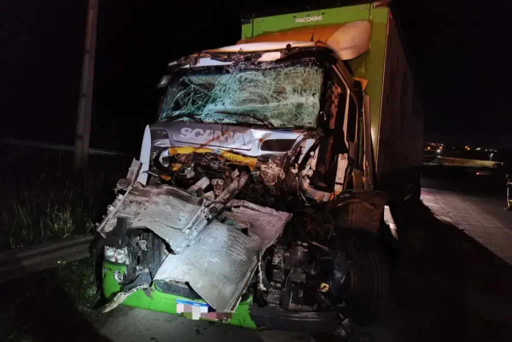 Uma Pessoa Morre E Duas Ficam Feridas Em Engavetamento Na Br 376 3