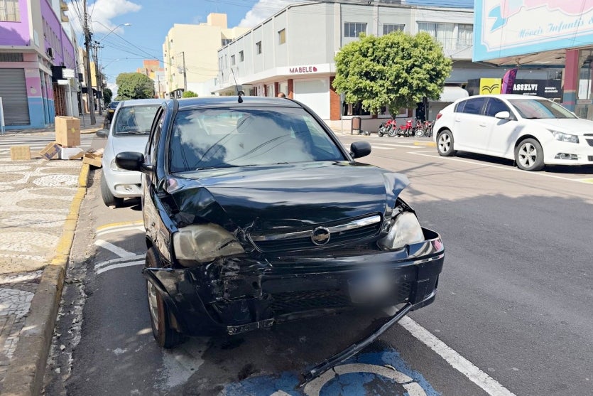 Umuarama Condutor Sofre Corte Na Cabeça E Tce Após Colisão (2)
