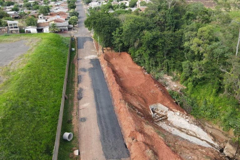 Umuarama Prefeitura Refaz Asfalto Na Av. Industrial Após Erosão (4)