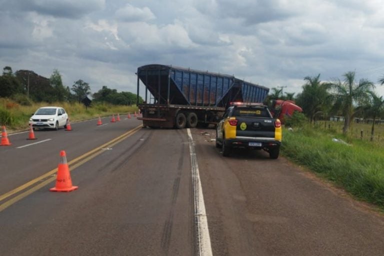 Acidente entre SUV e caminhão: a colisão ocorreu no trecho entre Umuarama e Cruzeiro do Oeste.