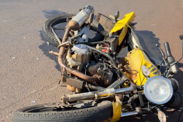 Acidente Entre Carro E Moto Na Pr 317 Deixa Piloto Ferido