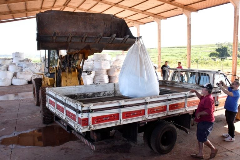 Agricultores E Produtores De Leite De Umuarama Recebem Calcário (3)