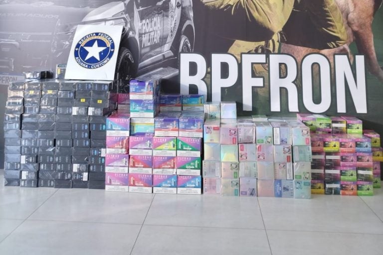 BPFron prende homem: a carga de dispositivos de fumo eletrônico está avaliada em aproximadamente R$ 530 mil.