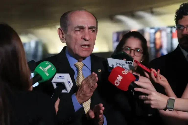 CCJ do Senado: a medida vale para todos os cargos do Executivo, deputados e vereadores.