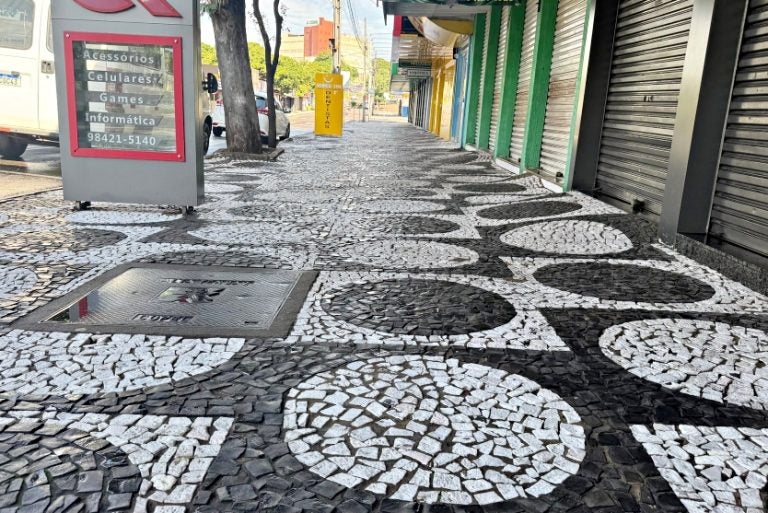 Calçadas Da Avenida Paraná Passam Por Limpeza Completa (1)