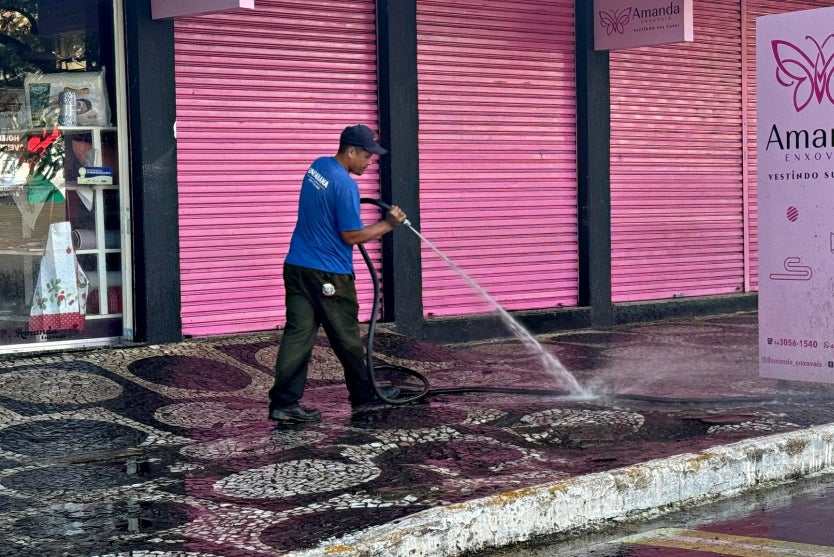 Calçadas Da Avenida Paraná Passam Por Limpeza Completa (2)