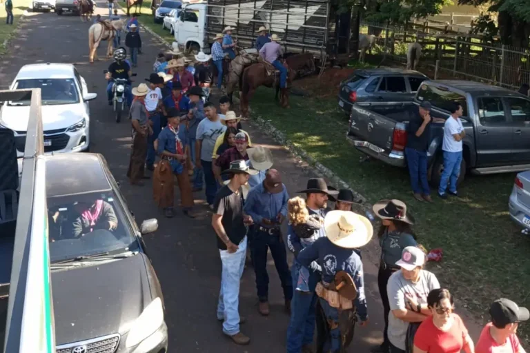Cavalgada Dos Amigos Em Serra Dos Dourados Reúne Mais De 3 Mil Cavaleiros