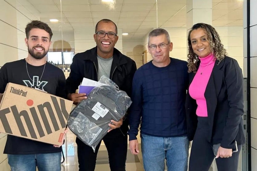 Centro Da Juventude De Umuarama Recebe Notebooks (2)