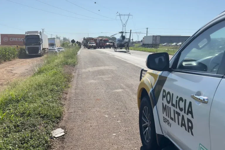 Colisão Entre Kombi E Mercedes Deixa Motorista Ferido Na Pr 317