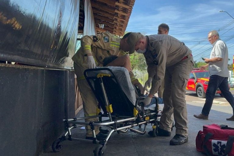 Colisão Entre Carro E Moto Deixa Dois Feridos Em Cruzamento De Umuarama