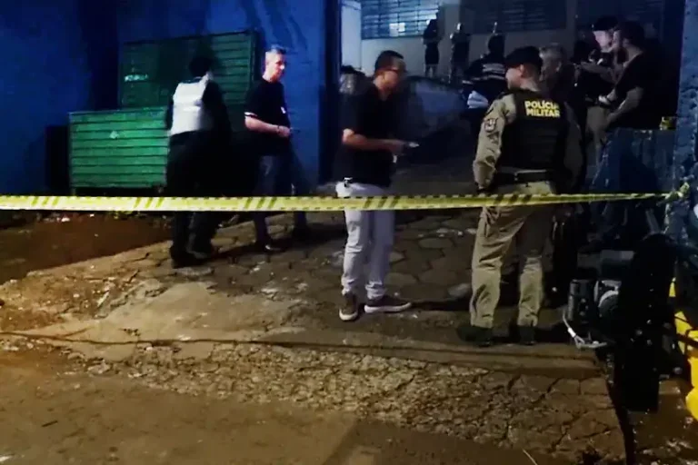 Feto em lixeira de colégio: a investigação trabalha para descobrir se o descarte ocorreu durante o horário escolar ou em outro momento.