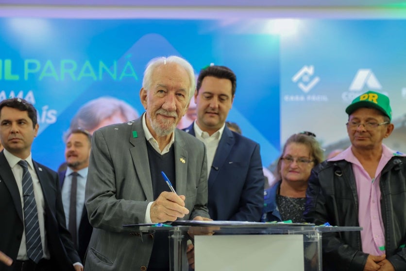 Governo Do Estado Anuncia 200 Casas Para Umuarama (2)